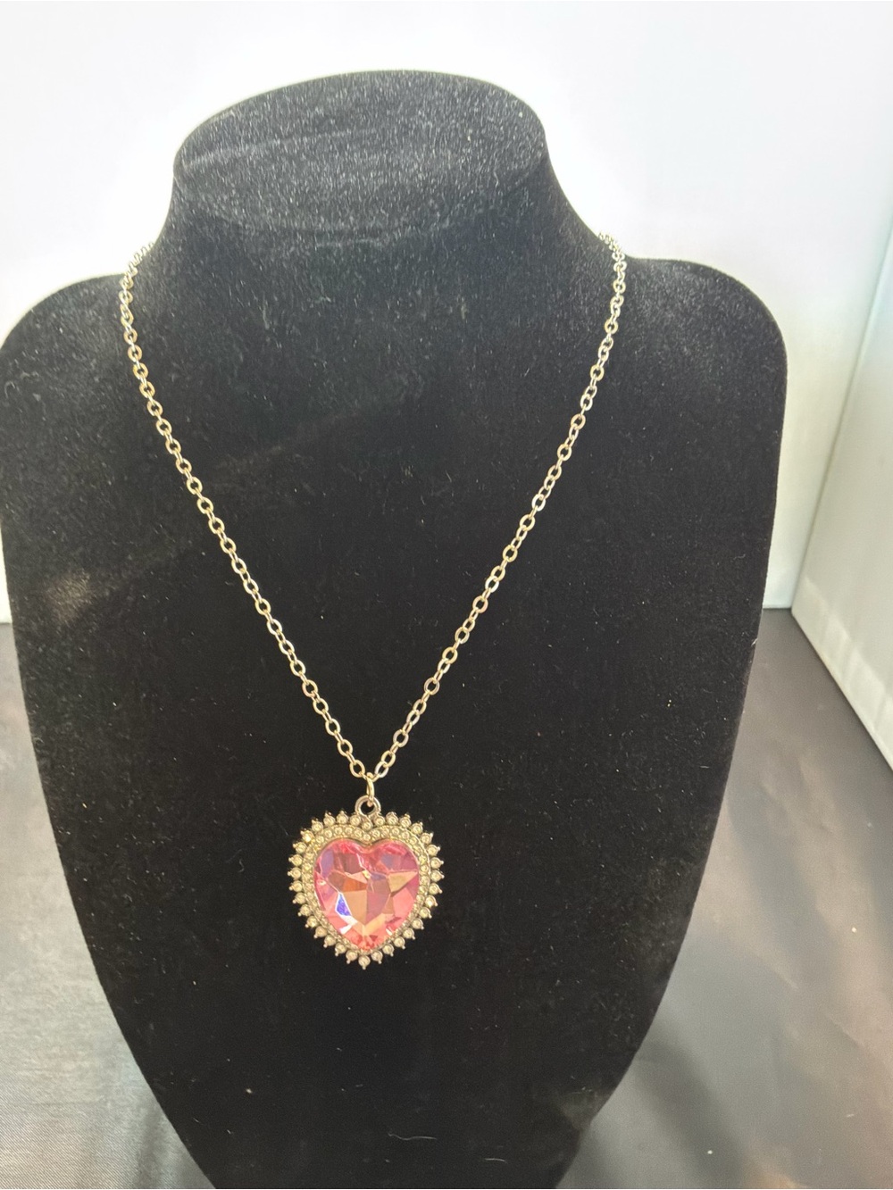 Elegant Chain Necklace with Pink Heart Pendant